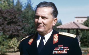 NIKAD VIĐENA SLIKA mladog Tita u zatvoru 1928. potpuno je ŠOKIRALA CEO BALKAN: OVAJ detalj na licu SVI KOMENTARIŠU – to što je Broz dobio po rođenju drugi DEBELO PLAĆAJU NIKAD VIĐENA SLIKA mladog Tita u zatvoru 1928. potpuno je ŠOKIRALA CEO BALKAN: OVAJ detalj na licu SVI KOMENTARIŠU – to što je Broz dobio po rođenju drugi DEBELO PLAĆAJU - featured image