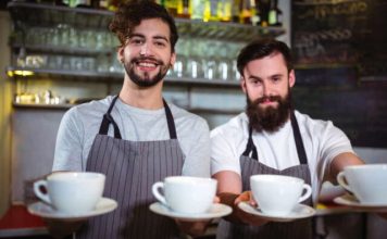 Ako ste ikada pomogli konobaru da pokupi čaše i tanjire sa stola, psihologija o vama kaže OVO Ako ste ikada pomogli konobaru da pokupi čaše i tanjire sa stola, psihologija o vama kaže OVO - featured image