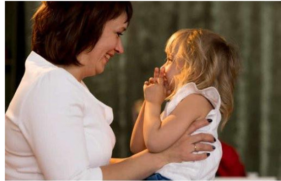 Dijete koje nije imalo dovoljno majčinske ljubavi u životu razvija 10 loših osobina, a jedna je najgora - featured image