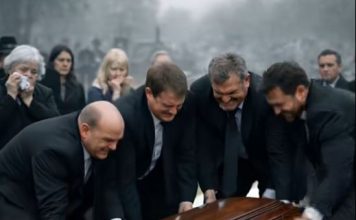 Tokom sahrane mlade žene, četiri muškarca nisu mogla da podignu kovčeg, a onda je majka djevojčice zatražila da se otvori 😱😱 Tokom sahrane mlade žene, četiri muškarca nisu mogla da podignu kovčeg, a onda je majka djevojčice zatražila da se otvori 😱😱 - featured image