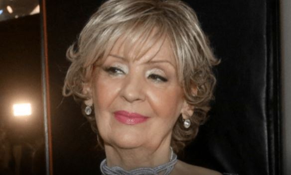 Vjenčanica Lepe Lukić hit je i za današnje standarde, pogledajte samo: Isplivala jedina fotografija vjenčanja pjevačice sa suprugom kojeg je uhvatila u preljubi - featured image