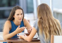 KADA JE NEKO NEVIĐENO BEZOBRAZAN ILI NEPRIJATAN PREMA VAMA SAMO MU RECITE OVE 3 RIJEČI: Odmah ćete ga postaviti na mjesto KADA JE NEKO NEVIĐENO BEZOBRAZAN ILI NEPRIJATAN PREMA VAMA SAMO MU RECITE OVE 3 RIJEČI: Odmah ćete ga postaviti na mjesto - featured image