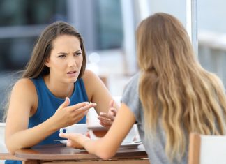 KADA JE NEKO NEVIĐENO BEZOBRAZAN ILI NEPRIJATAN PREMA VAMA SAMO MU RECITE OVE 3 RIJEČI: Odmah ćete ga postaviti na mjesto KADA JE NEKO NEVIĐENO BEZOBRAZAN ILI NEPRIJATAN PREMA VAMA SAMO MU RECITE OVE 3 RIJEČI: Odmah ćete ga postaviti na mjesto - featured image