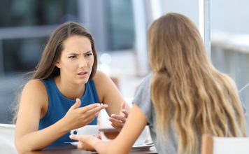 KADA JE NEKO NEVIĐENO BEZOBRAZAN ILI NEPRIJATAN PREMA VAMA SAMO MU RECITE OVE 3 RIJEČI: Odmah ćete ga postaviti na mjesto KADA JE NEKO NEVIĐENO BEZOBRAZAN ILI NEPRIJATAN PREMA VAMA SAMO MU RECITE OVE 3 RIJEČI: Odmah ćete ga postaviti na mjesto - featured image