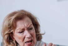 Nisu krivi geni i posao: Ako vas često bole ramena, evo koji emocionalni teret zapravo nosite na duši Nisu krivi geni i posao: Ako vas često bole ramena, evo koji emocionalni teret zapravo nosite na duši - featured image
