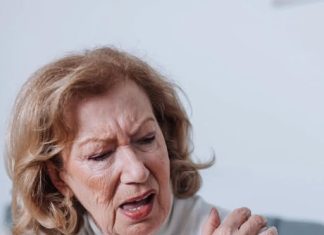 Nisu krivi geni i posao: Ako vas često bole ramena, evo koji emocionalni teret zapravo nosite na duši Nisu krivi geni i posao: Ako vas često bole ramena, evo koji emocionalni teret zapravo nosite na duši - featured image