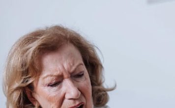 Nisu krivi geni i posao: Ako vas često bole ramena, evo koji emocionalni teret zapravo nosite na duši Nisu krivi geni i posao: Ako vas često bole ramena, evo koji emocionalni teret zapravo nosite na duši - featured image