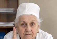 Nanesite ovo ulje na noge pre spavanja: Zaboravljena metoda lekara za očuvanje krvnih sudova i zglobova Nanesite ovo ulje na noge pre spavanja: Zaboravljena metoda lekara za očuvanje krvnih sudova i zglobova - featured image