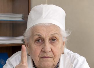 Nanesite ovo ulje na noge pre spavanja: Zaboravljena metoda lekara za očuvanje krvnih sudova i zglobova Nanesite ovo ulje na noge pre spavanja: Zaboravljena metoda lekara za očuvanje krvnih sudova i zglobova - featured image