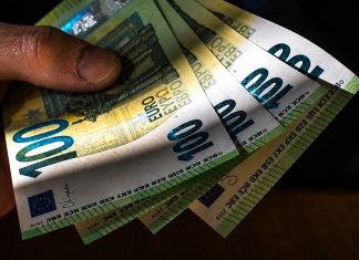 Stiže šleper para za 4 znaka: Evo ko će dobiti novac do 23. maja Stiže šleper para za 4 znaka: Evo ko će dobiti novac do 23. maja - featured image