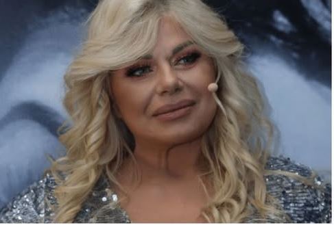 Bila je najveća zvezda devedesetih, a završila je OVAKO: Pogledajte gde živi Zorana Pavić, kuhinja u kojoj sprema hranu sve govori (FOTO) - featured image