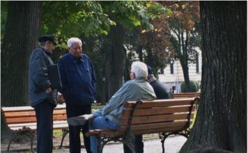 Ovo su iznosi minimalnih penzija u SRBIJI I BiH za penzionere s 40, 30, 20 i 15 godina staža Ovo su iznosi minimalnih penzija u SRBIJI I BiH za penzionere s 40, 30, 20 i 15 godina staža - featured image