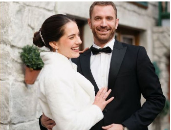 Zgodni glumac nije dugo čekao: Momčilo Otašević ovu lepoticu odveo pred oltar FOTO - featured image