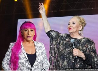 ŠTA SE SAD DEŠAVA SA ZORICOM BRUNCLIK? Vesna Zmijanac šokirala javnost!KOSA JOJ OTPALA… ŠTA SE SAD DEŠAVA SA ZORICOM BRUNCLIK? Vesna Zmijanac šokirala javnost!KOSA JOJ OTPALA… - featured image