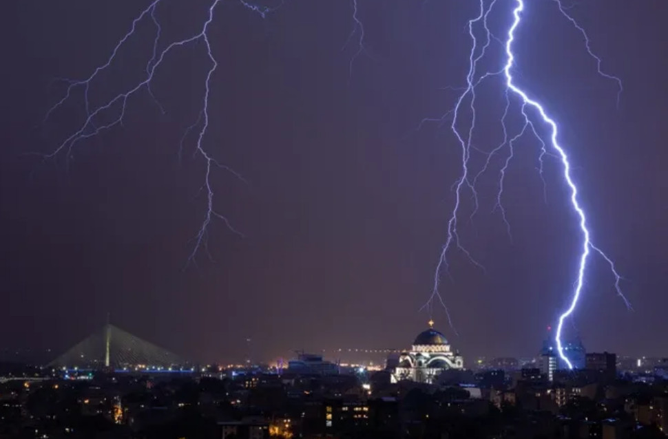 Evo šta znači kad na Svetog Vasilija grmi, sijeva i pljušti kiša: To nije dobar znak - featured image