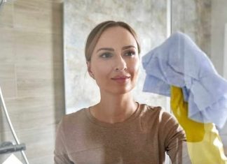 Evo kako ukloniti “tvrdu” prljavštinu sa stakla za tuš za jedan sat: Savjet koji vrijedi isprobati Evo kako ukloniti “tvrdu” prljavštinu sa stakla za tuš za jedan sat: Savjet koji vrijedi isprobati - featured image