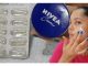 Samo OBIČNA plava Nivea i jeftin vitamin iz apoteke: Pomiješajte i koristite odmah – dame, to je najbolja stvar ikad! Samo OBIČNA plava Nivea i jeftin vitamin iz apoteke: Pomiješajte i koristite odmah – dame, to je najbolja stvar ikad! - featured image