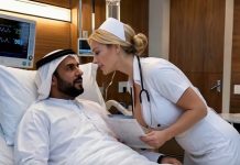 “Bolesni šeik je mijenjao medicinske sestre kao rukavice… sve dok ga jedna obična žena nije izliječila.” “Bolesni šeik je mijenjao medicinske sestre kao rukavice… sve dok ga jedna obična žena nije izliječila.” - featured image