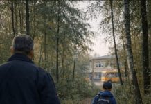 Vozač školskog autobusa primetio je da jedan od učenika ne ide u školu, već se uputio ka šumi; odlučio je da ga prati i bio je u šoku od onoga što je video 😲😨 Vozač školskog autobusa primetio je da jedan od učenika ne ide u školu, već se uputio ka šumi; odlučio je da ga prati i bio je u šoku od onoga što je video 😲😨 - featured image