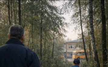 Vozač školskog autobusa primetio je da jedan od učenika ne ide u školu, već se uputio ka šumi; odlučio je da ga prati i bio je u šoku od onoga što je video 😲😨 Vozač školskog autobusa primetio je da jedan od učenika ne ide u školu, već se uputio ka šumi; odlučio je da ga prati i bio je u šoku od onoga što je video 😲😨 - featured image
