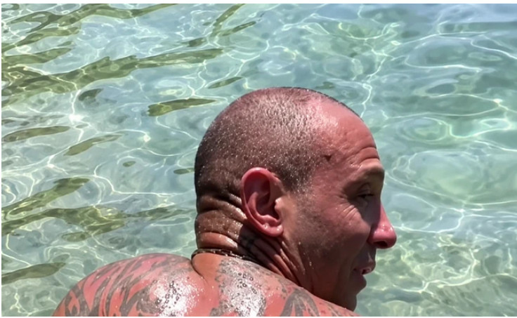 Bio sam u Grčkoj, a kada sam IZAŠAO IZ MORA SA OVIM NA LEĐIMA ljudi su bežali od mene i vrištali: Jeziv Snimak zbog kog je internet POLUDEO - featured image