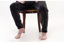 Šta znači ako osoba stalno ‘CUPKA’ nogom, prema psihologiji? Šta znači ako osoba stalno ‘CUPKA’ nogom, prema psihologiji? - featured image