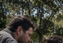 „Kloni se moje kćeri”, rekao je otac… Ali beskućni dječak znao je tajnu koja bi je mogla natjerati da ponovno prohoda „Kloni se moje kćeri”, rekao je otac… Ali beskućni dječak znao je tajnu koja bi je mogla natjerati da ponovno prohoda - featured image
