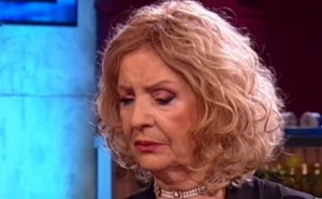 Lepa Lukić NIJE srpkinja! Dokaz iz njene biografije ostavio sve bez teksta! Cijelo vrijeme nas je lagala, a evo koliko ima GODINA! (FOTO) Lepa Lukić NIJE srpkinja! Dokaz iz njene biografije ostavio sve bez teksta! Cijelo vrijeme nas je lagala, a evo koliko ima GODINA! (FOTO) - featured image
