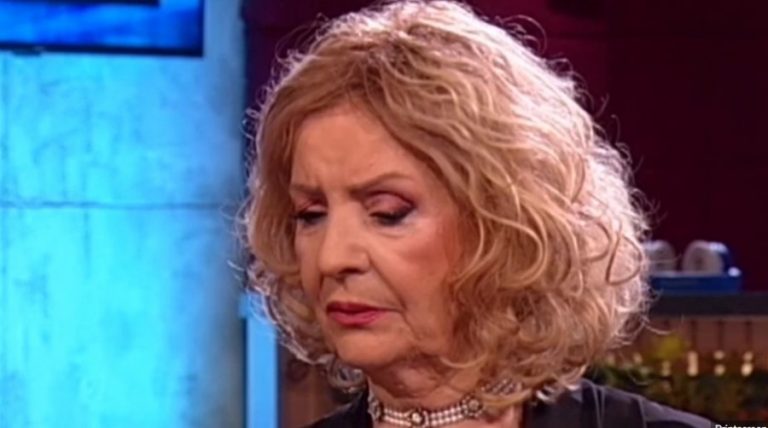 Lepa Lukić NIJE srpkinja! Dokaz iz njene biografije ostavio sve bez teksta! Cijelo vrijeme nas je lagala, a evo koliko ima GODINA! (FOTO) - featured image Lepa Lukić NIJE srpkinja! Dokaz iz njene biografije ostavio sve bez teksta! Cijelo vrijeme nas je lagala, a evo koliko ima GODINA! (FOTO) - featured image