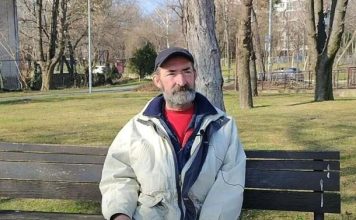 DRAGOMIR BIO DIREKTOR LANCA PRODAVNICA, SADA JE BESKUĆNIK: Strašni su i glad i zima! Šta da kažem, a da ne zaplačem POTRESNA PRIČA DRAGOMIR BIO DIREKTOR LANCA PRODAVNICA, SADA JE BESKUĆNIK: Strašni su i glad i zima! Šta da kažem, a da ne zaplačem POTRESNA PRIČA - featured image