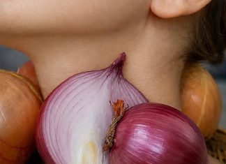 STAVILA JE CRVENI LUK NA VRAT I PRESPAVALA – Kad se probudila nije mogla da vjeruje! STAVILA JE CRVENI LUK NA VRAT I PRESPAVALA – Kad se probudila nije mogla da vjeruje! - featured image