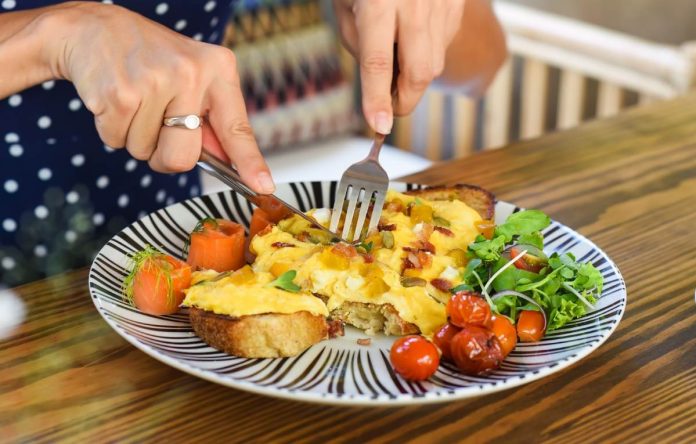 Evo šta žene poslije 60. godine obavezno moraju jesti za jače kosti: Pogledajte spisak svih namirnica po savjetu nutricioniste - featured image