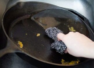 Izgrebana tava može ponovno izgledati kao nova sa samo jednim uobičajenim kuhinjskim predmetom koji svi posjeduju. Izgrebana tava može ponovno izgledati kao nova sa samo jednim uobičajenim kuhinjskim predmetom koji svi posjeduju. - featured image