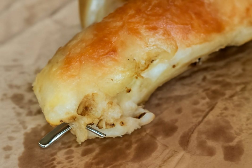 Kupac u Podgorici prijavio da je u bureku pronašao zihernadlu: Slučaj izazvao brojne reakcije i pokrenuo pitanja o sigurnosti hrane - featured image