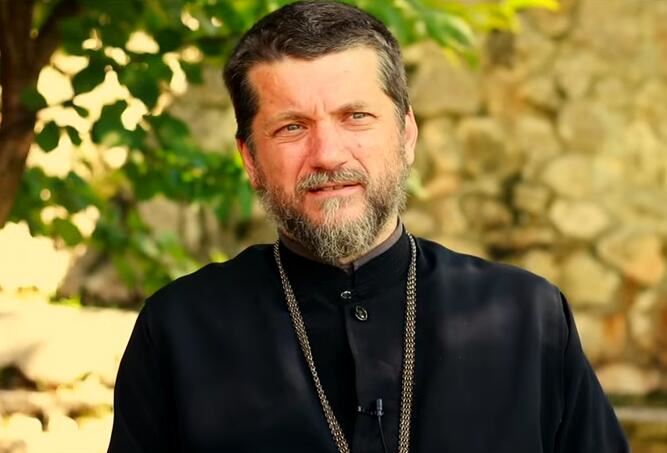 Da li je greh postiti samo 7 dana i pričestiti se: Otac Gojko Perović je izričit - featured image Da li je greh postiti samo 7 dana i pričestiti se: Otac Gojko Perović je izričit - featured image
