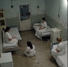 Žene u psihijatrijskoj bolnici zatrudnjele jedna za drugom: Liječnici postavili kameru da shvate što se ovdje događa 😮😮 Žene u psihijatrijskoj bolnici zatrudnjele jedna za drugom: Liječnici postavili kameru da shvate što se ovdje događa 😮😮 - featured image