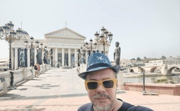 “Živim od invalidske penzije” Crnogorski pevač izašao iz bolnice, a ovo mu je jedini izvor prihoda “Živim od invalidske penzije” Crnogorski pevač izašao iz bolnice, a ovo mu je jedini izvor prihoda - featured image