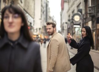 Švalera ćete prepoznati na prvi pogled, svaki ženskaroš ima ovih 5 ključnih osobina Švalera ćete prepoznati na prvi pogled, svaki ženskaroš ima ovih 5 ključnih osobina - featured image