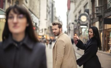 Švalera ćete prepoznati na prvi pogled, svaki ženskaroš ima ovih 5 ključnih osobina Švalera ćete prepoznati na prvi pogled, svaki ženskaroš ima ovih 5 ključnih osobina - featured image